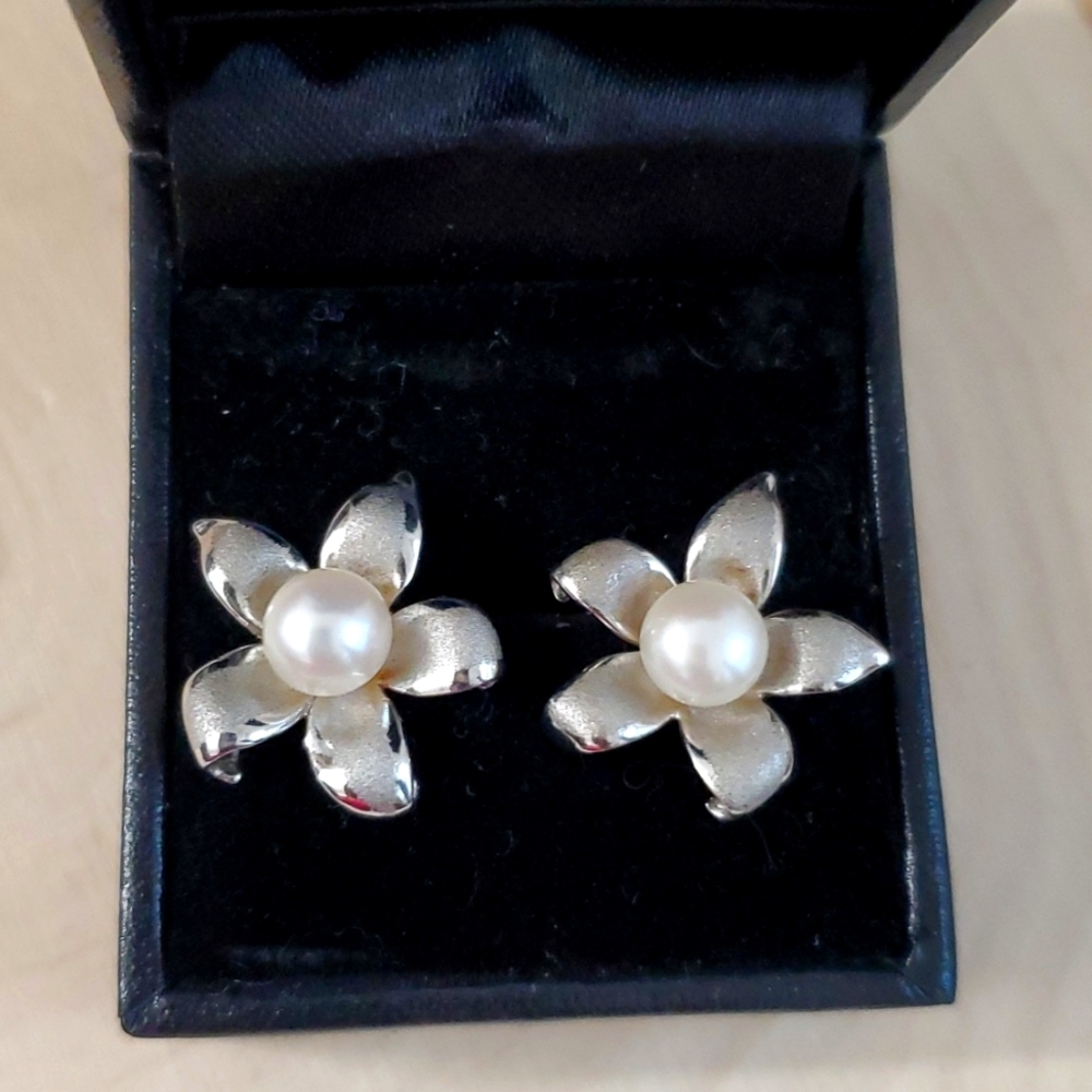 Sterling Silver 925 Pearl Flower Earrings / 14K White Gold Plated